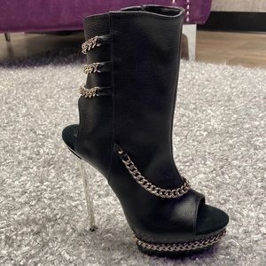 Black w/chains dance boot